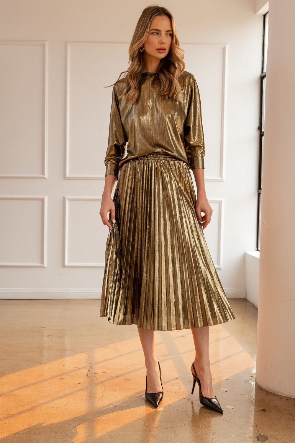 Jinna Stretch Shimmering Pleated Skirt