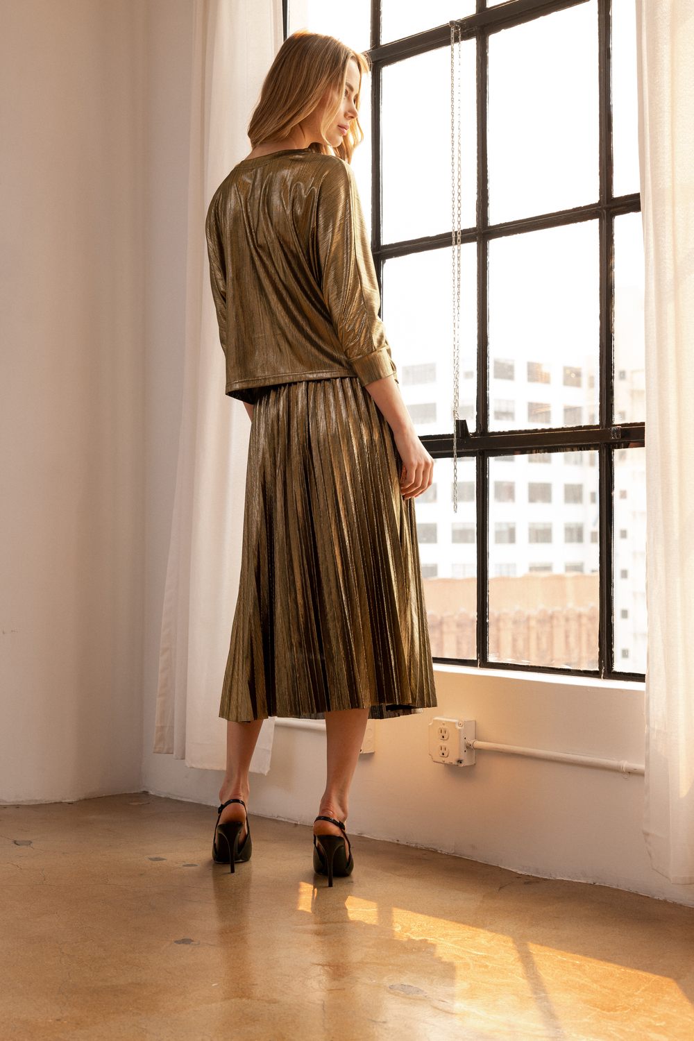 Jinna Stretch Shimmering Pleated Skirt