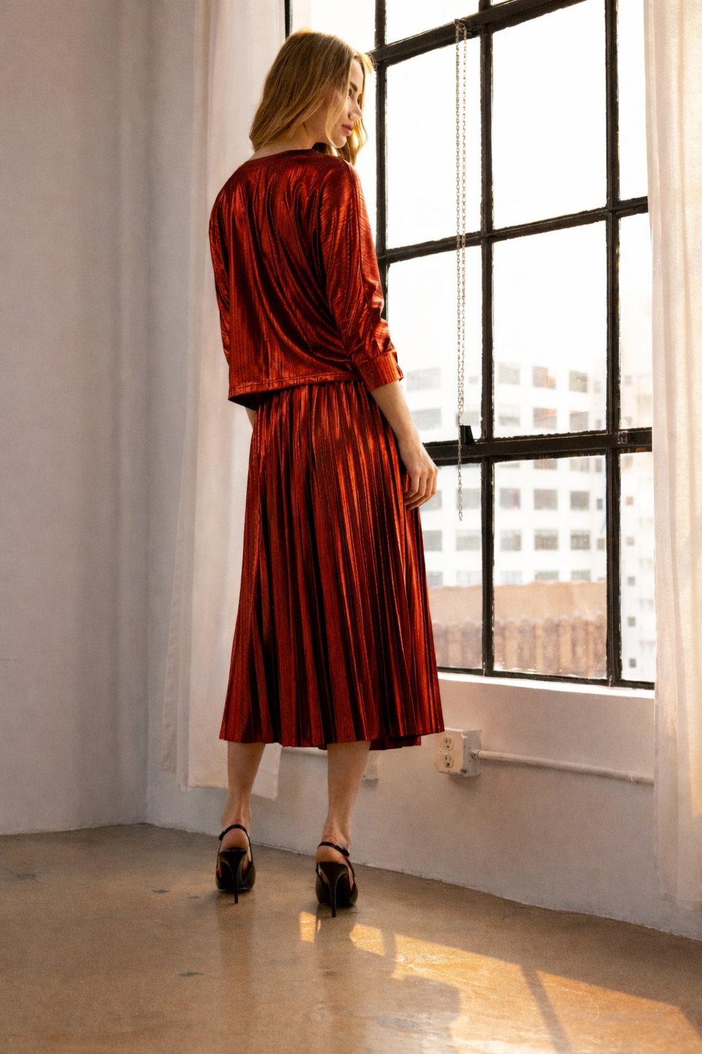 Jinna Stretch Shimmering Pleated Skirt