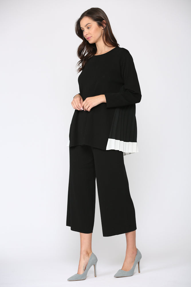 Summa Knitted Rib with Accordian Pleating Back