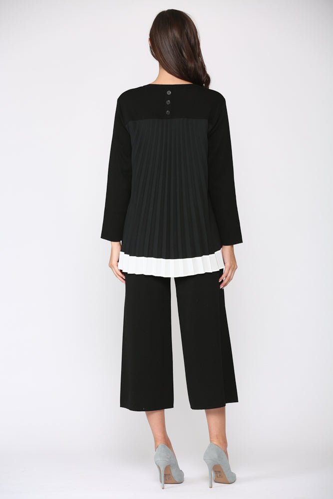 Summa Knitted Rib with Accordian Pleating Back