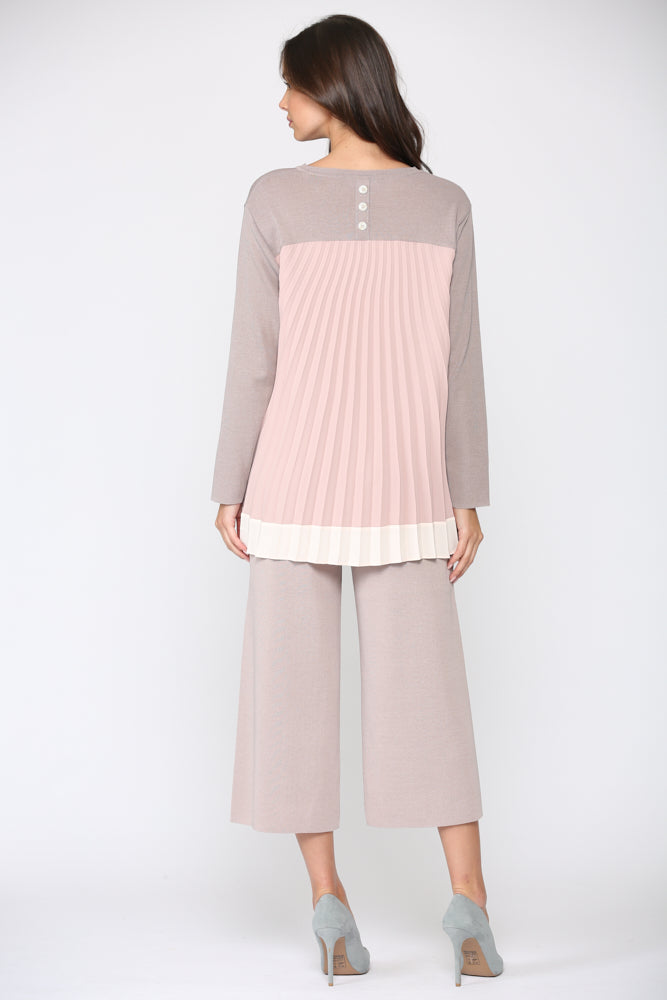 Summa Knitted Rib with Accordian Pleating Back