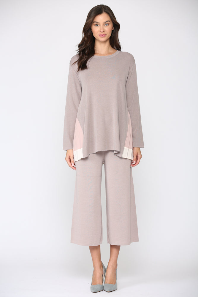 Summa Knitted Rib with Accordian Pleating Back