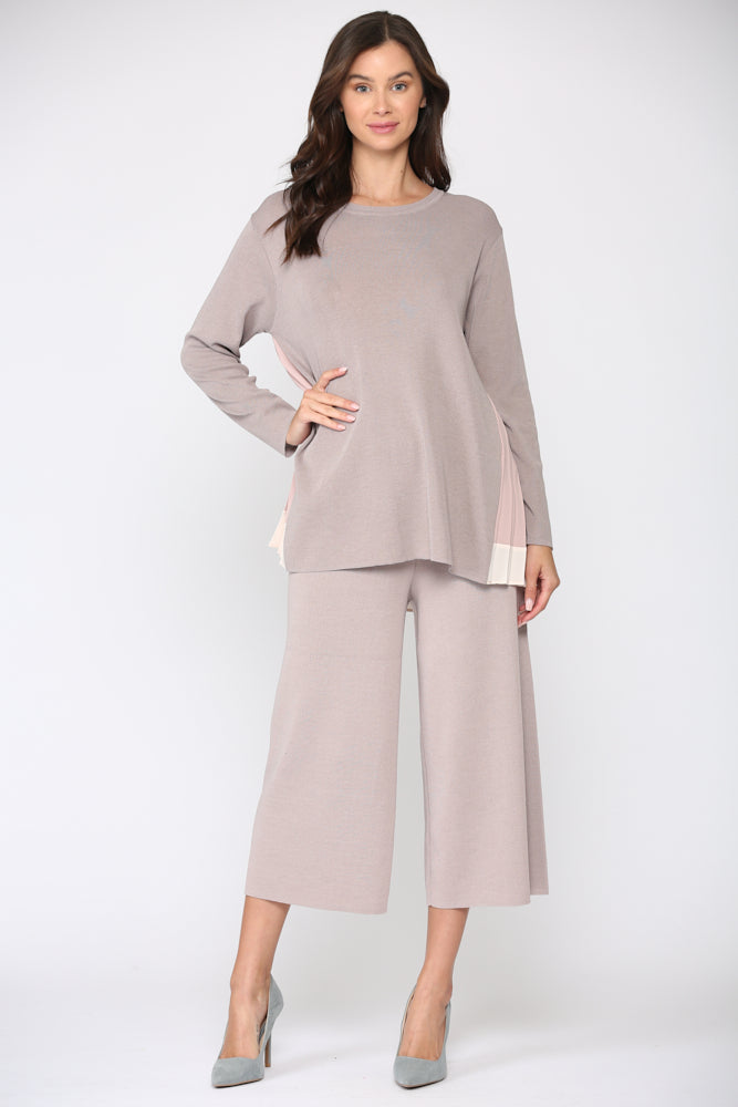 Summa Knitted Rib with Accordian Pleating Back