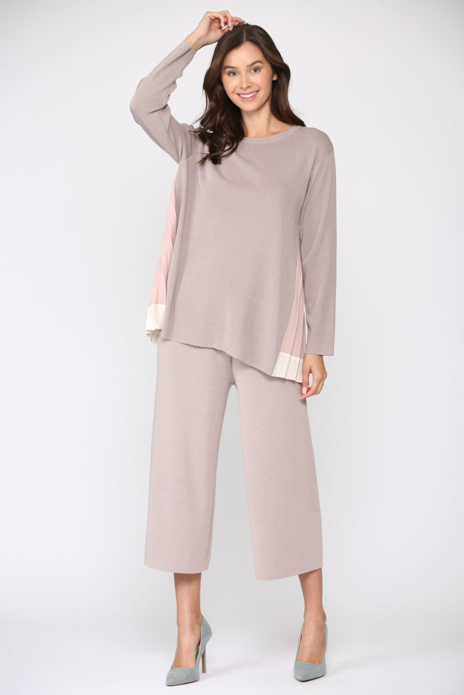 Summa Knitted Rib with Accordian Pleating Back