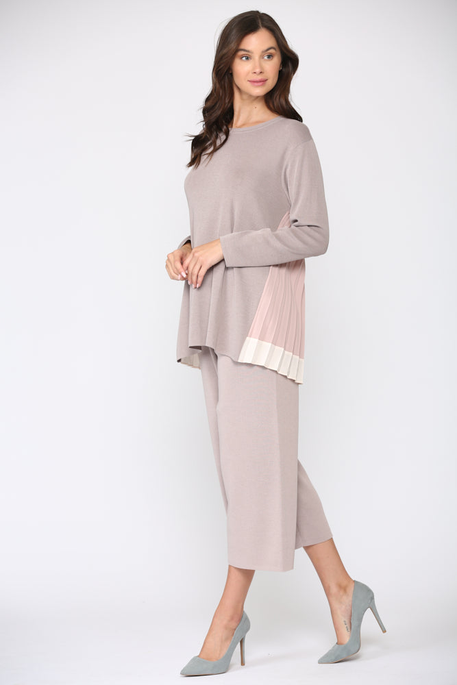 Summa Knitted Rib with Accordian Pleating Back