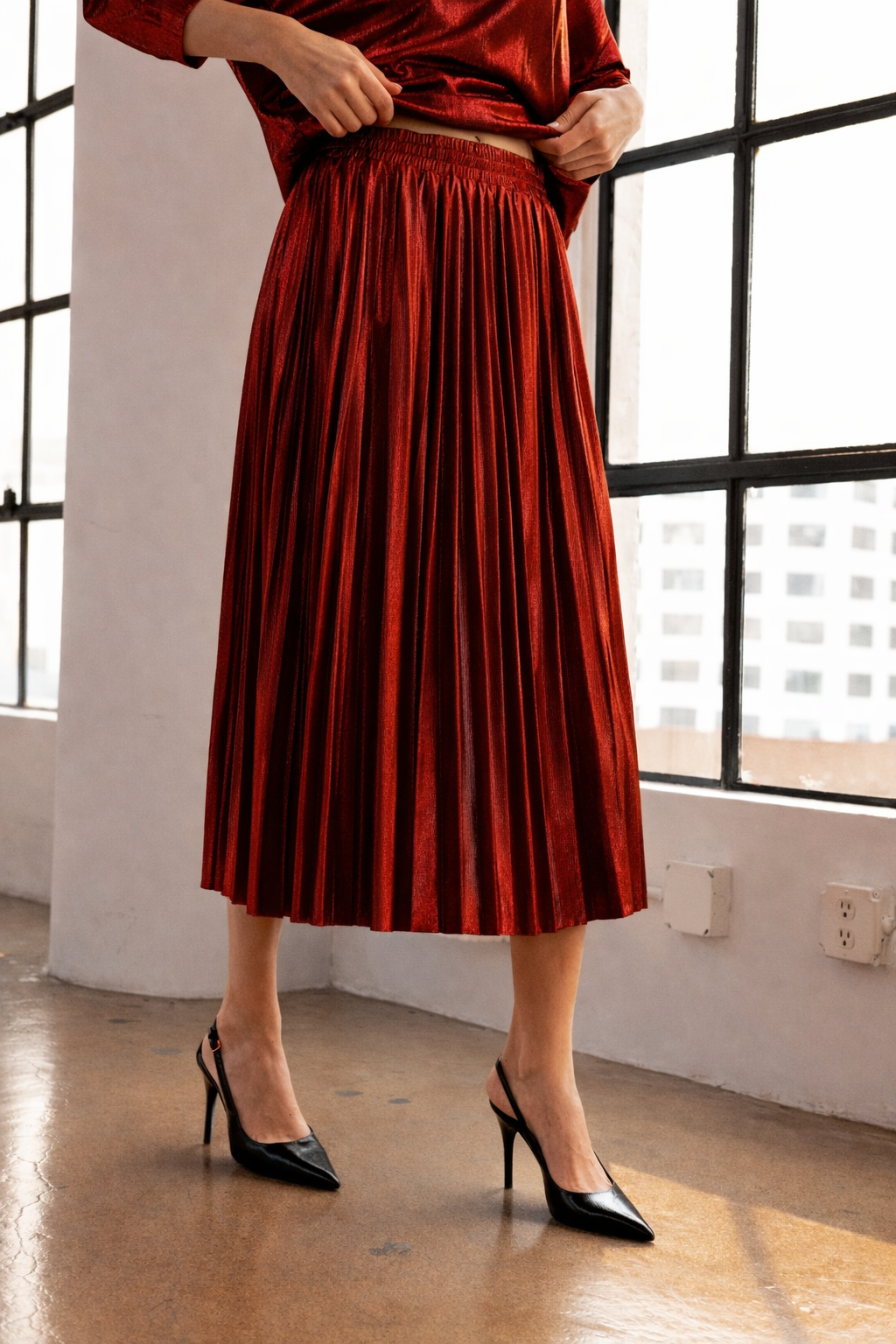 Jinna Stretch Shimmering Pleated Skirt