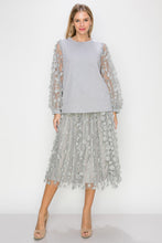 Load image into Gallery viewer, Reia Pointe Knit with Flower Lace