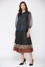 Load image into Gallery viewer, Wenda Chiffon Animal Print Top