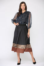 Load image into Gallery viewer, Wenda Chiffon Animal Print Top