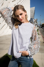 Load image into Gallery viewer, Reia Pointe Knit with Flower Lace